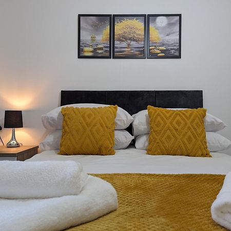 Clariturf - 4 Bedroom Semi - Private Parking Near Turf Moor, Town Centre, Transport And Motorway Links Next To Canal, 3 Parks And Lake - Sky And Netflix Burnley Exterior foto