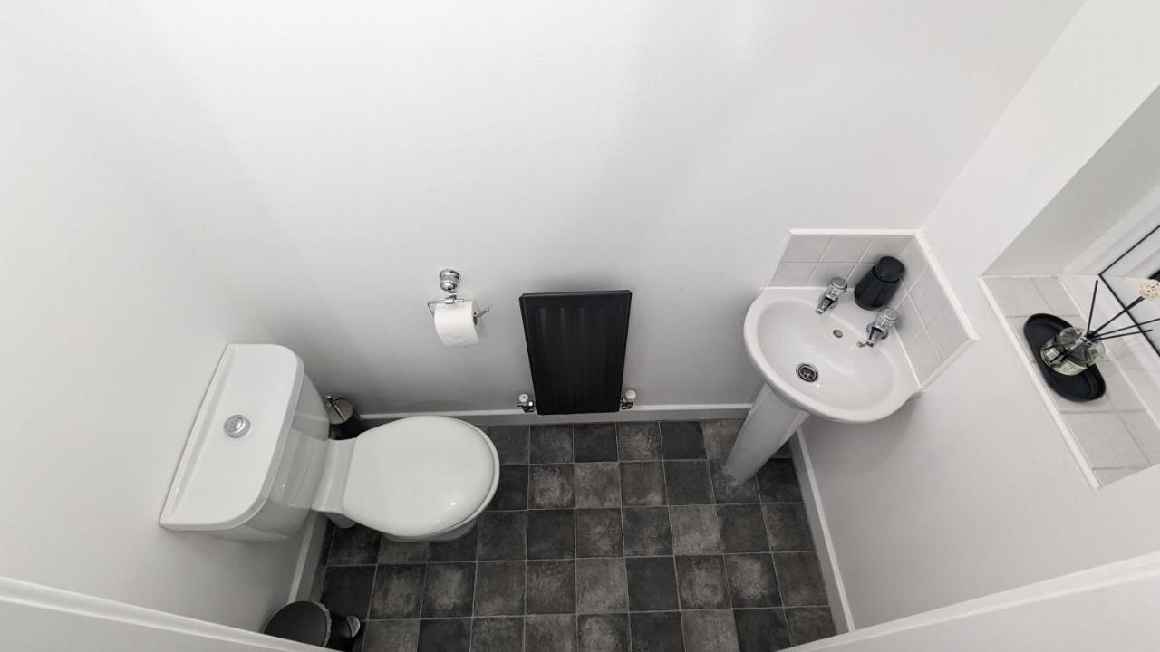 Clariturf - 4 Bedroom Semi - Private Parking Near Turf Moor, Town Centre, Transport And Motorway Links Next To Canal, 3 Parks And Lake - Sky And Netflix Burnley Exterior foto