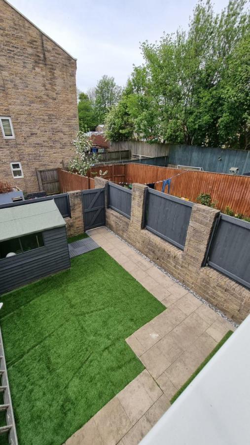 Clariturf - 4 Bedroom Semi - Private Parking Near Turf Moor, Town Centre, Transport And Motorway Links Next To Canal, 3 Parks And Lake - Sky And Netflix Burnley Exterior foto
