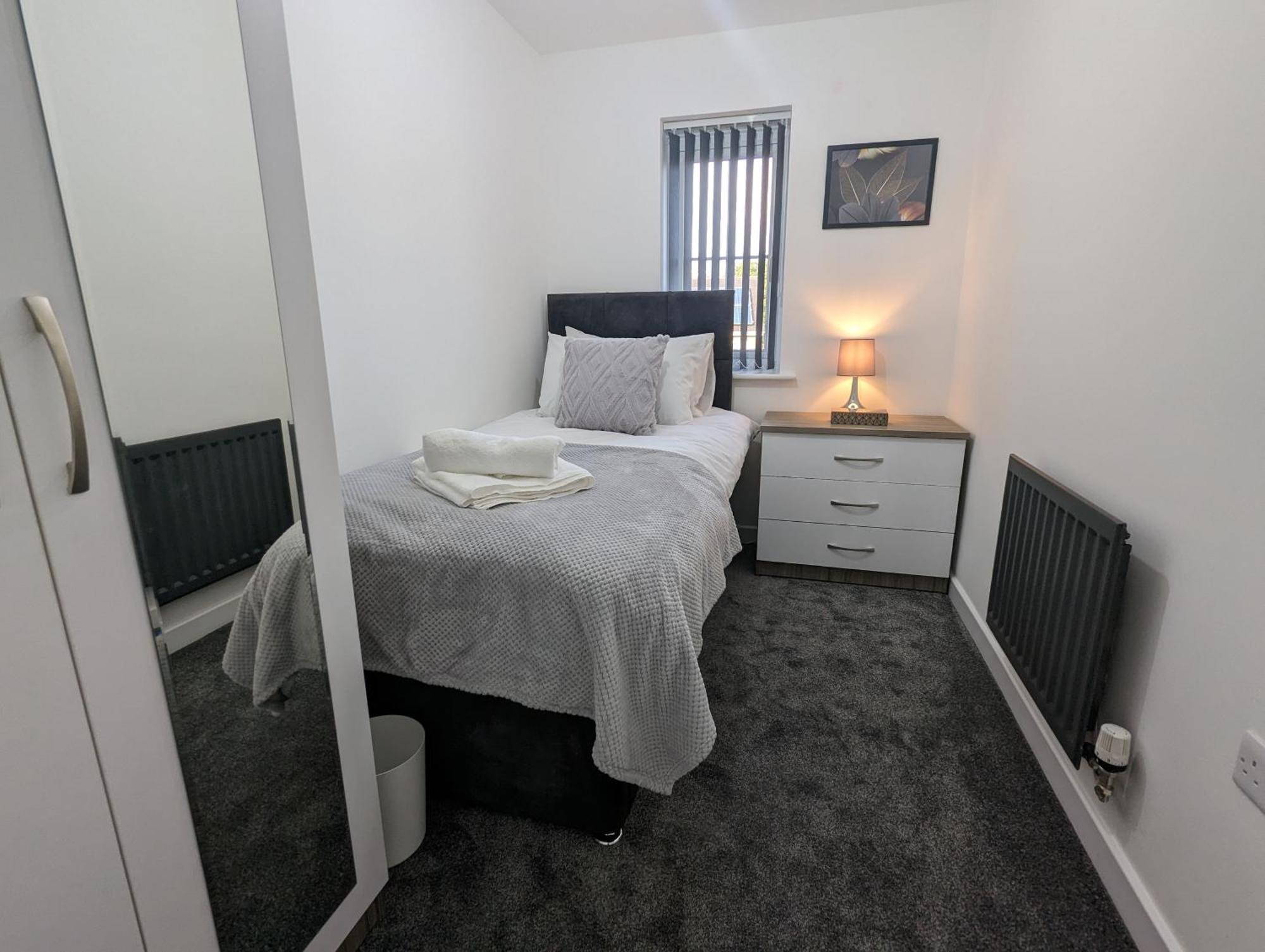 Clariturf - 4 Bedroom Semi - Private Parking Near Turf Moor, Town Centre, Transport And Motorway Links Next To Canal, 3 Parks And Lake - Sky And Netflix Burnley Exterior foto
