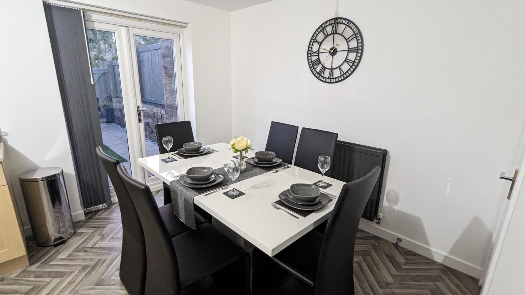 Clariturf - 4 Bedroom Semi - Private Parking Near Turf Moor, Town Centre, Transport And Motorway Links Next To Canal, 3 Parks And Lake - Sky And Netflix Burnley Exterior foto