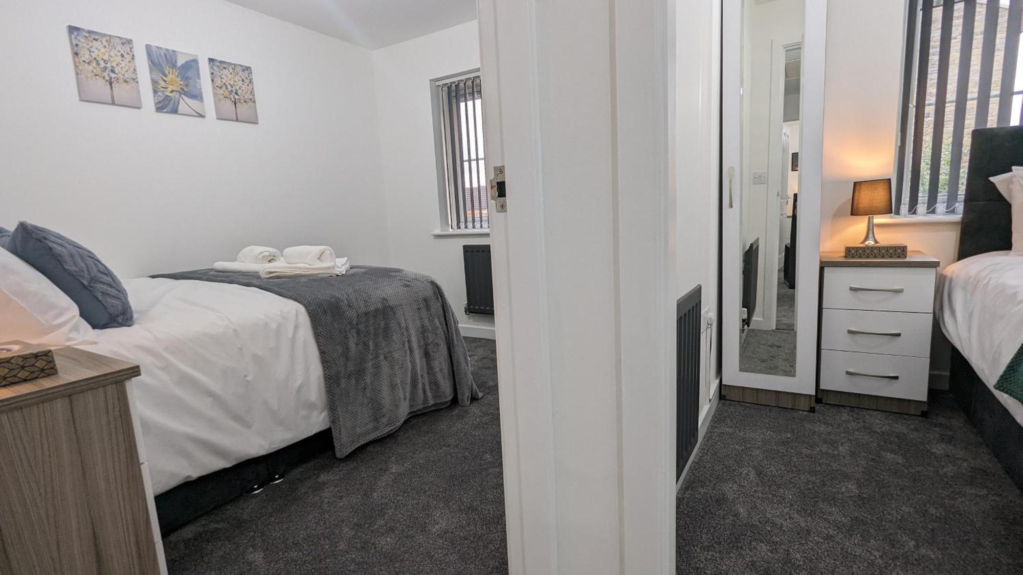 Clariturf - 4 Bedroom Semi - Private Parking Near Turf Moor, Town Centre, Transport And Motorway Links Next To Canal, 3 Parks And Lake - Sky And Netflix Burnley Exterior foto