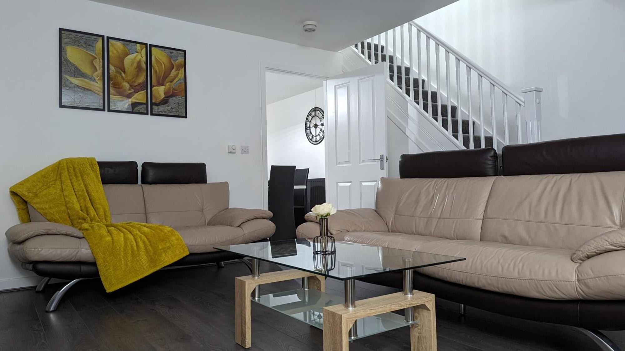 Clariturf - 4 Bedroom Semi - Private Parking Near Turf Moor, Town Centre, Transport And Motorway Links Next To Canal, 3 Parks And Lake - Sky And Netflix Burnley Exterior foto