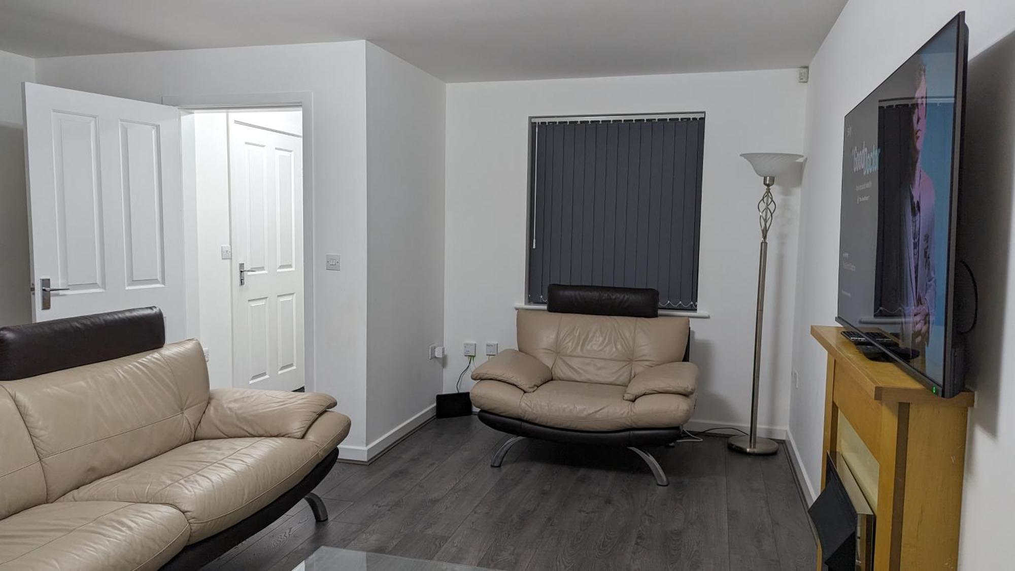 Clariturf - 4 Bedroom Semi - Private Parking Near Turf Moor, Town Centre, Transport And Motorway Links Next To Canal, 3 Parks And Lake - Sky And Netflix Burnley Exterior foto